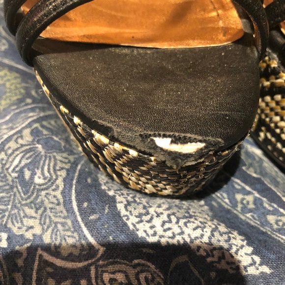 Hot BCBG Generation WEDGE PLATFORM HEELS size 7 - Picture 4 of 7